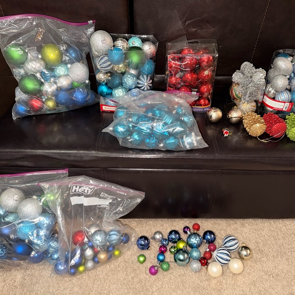 Assorted Christmas Ornaments Set